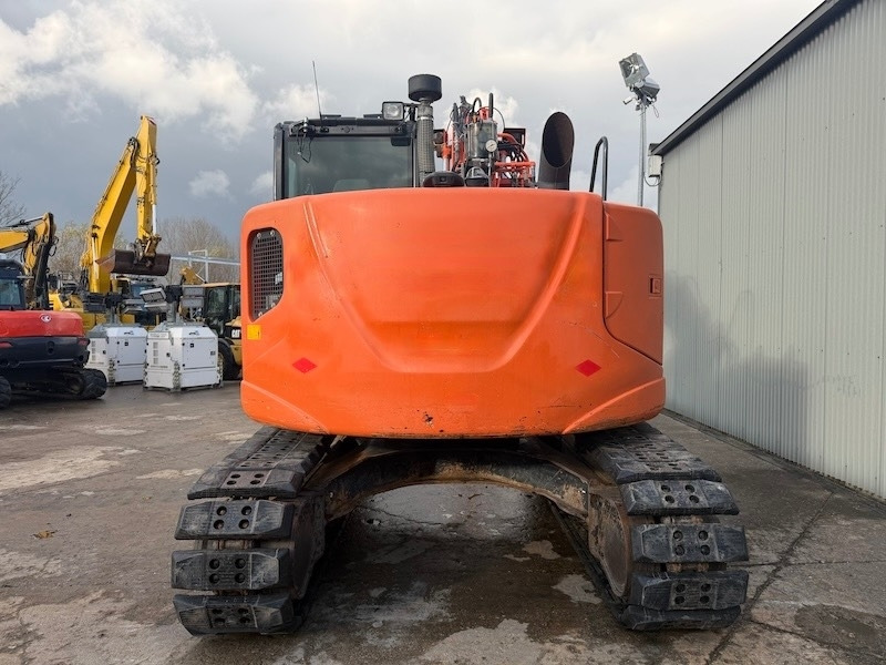 Hitachi ZX 135 US 5-B - حفارات زحافة: صور 3 Hitachi ZX 135 US 5-B - حفارات زحافة: صور 3