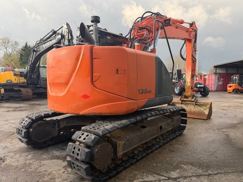 Hitachi ZX 135 US 5-B - حفارات زحافة: صور 4 Hitachi ZX 135 US 5-B - حفارات زحافة: صور 4