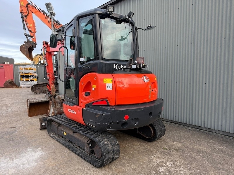 Kubota KX 042-4 - حفارة مصغرة: صور 2 Kubota KX 042-4 - حفارة مصغرة: صور 2