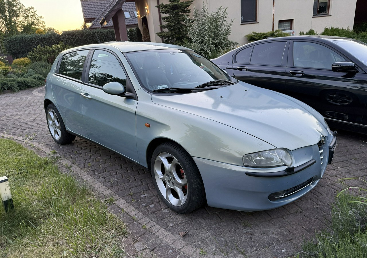 Alfa Romeo 147 Alfa Romeo 147 Klima 1.9 jtd-140KM - سيارة: صور 1 Alfa Romeo 147 Alfa Romeo 147 Klima 1.9 jtd-140KM - سيارة: صور 1