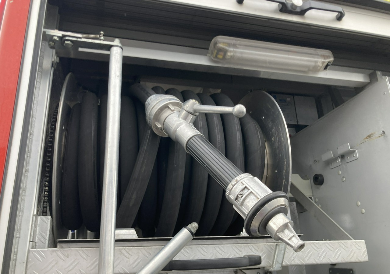 المطافئ MAN MAN 15,250 Straż pożarna gaśnicza 9-oso 4X4 Wóz strażacki 2003 MAN 15,250 Straż pożarna gaśnicza 9-osobowa 4X4 Wóz strażacki 2003: صور 9