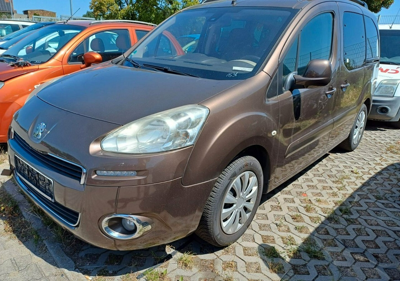 Peugeot Partner II Peugeot Partner Tepee 100 Family Model 2013 - سيارة: صور 1 Peugeot Partner II Peugeot Partner Tepee 100 Family Model 2013 - سيارة: صور 1