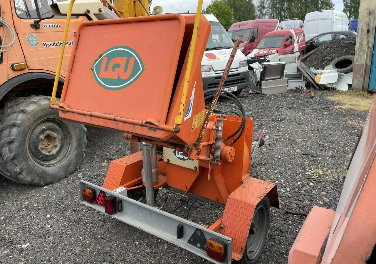 Renault Trafic Rębak LGU MAXI I-10M Rozdrabniacz rębak do gałęzi drewna spalinowy - ماكينة تقطيع الأغصان: صور 2 Renault Trafic Rębak LGU MAXI I-10M Rozdrabniacz rębak do gałęzi drewna spalinowy - ماكينة تقطيع الأغصان: صور 2