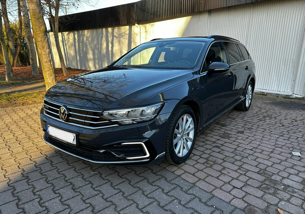 Volkswagen Passat B8 GTE 1.4TSI 218KM Hybryda Plug-in zasięg 50km Panorama*Navi*Skóra*FV2 - سيارة: صور 1 Volkswagen Passat B8 GTE 1.4TSI 218KM Hybryda Plug-in zasięg 50km Panorama*Navi*Skóra*FV2 - سيارة: صور 1