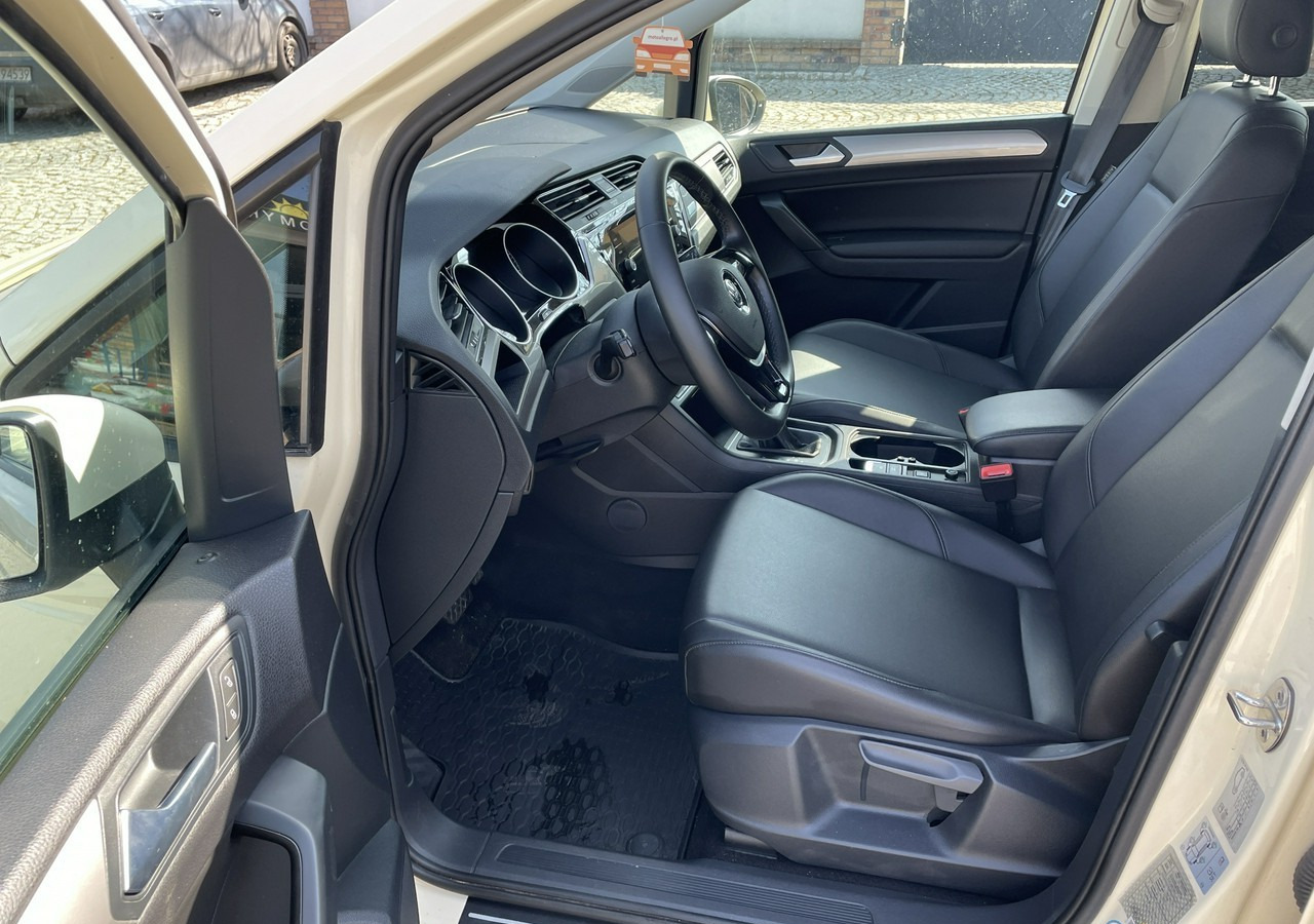 Volkswagen Touran III 2.0 TDI DSG Automat 7osobowy 2020 - سيارة: صور 5 Volkswagen Touran III 2.0 TDI DSG Automat 7osobowy 2020 - سيارة: صور 5