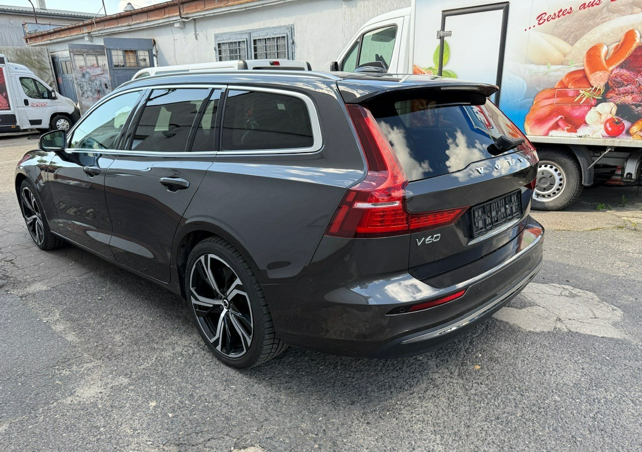Volvo V60 II Volvo V60 2.0 T8 Plug-in Hybrid 455KM AWD Bogata Wersja Model 2024 - سيارة: صور 3 Volvo V60 II Volvo V60 2.0 T8 Plug-in Hybrid 455KM AWD Bogata Wersja Model 2024 - سيارة: صور 3
