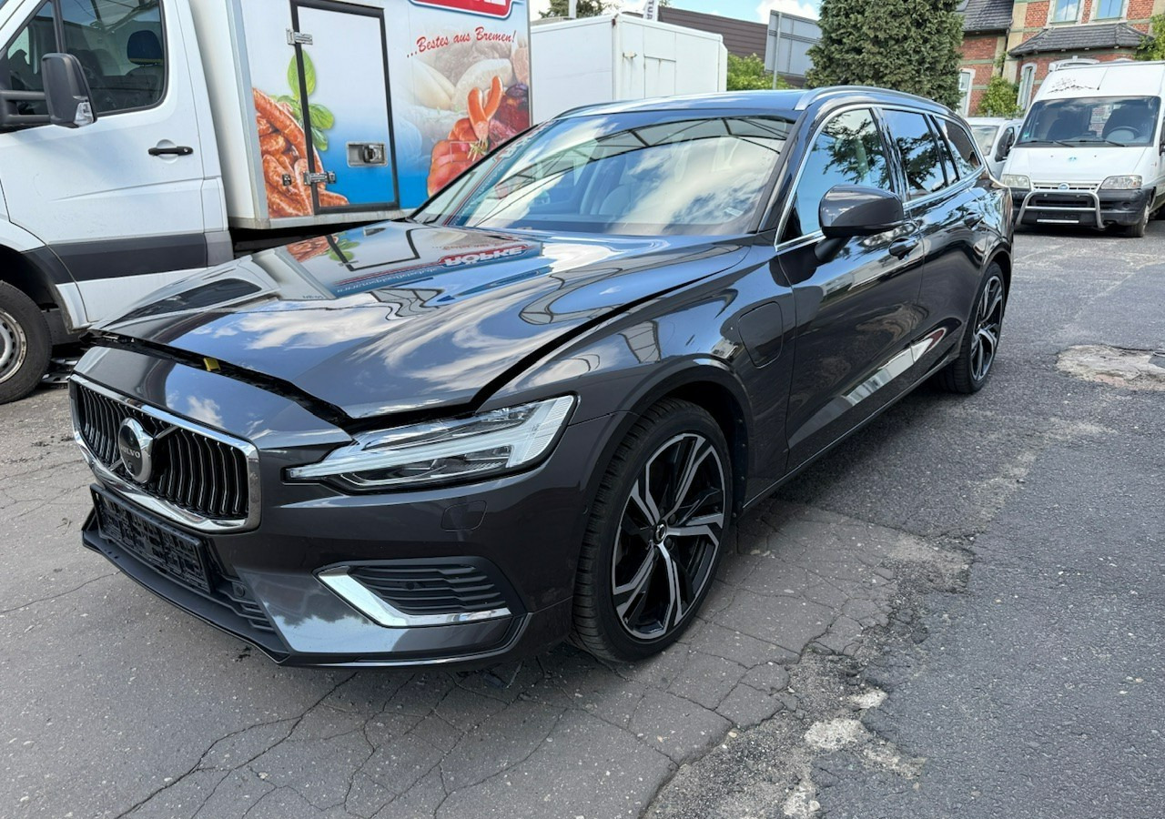 Volvo V60 II Volvo V60 2.0 T8 Plug-in Hybrid 455KM AWD Bogata Wersja Model 2024 - سيارة: صور 1 Volvo V60 II Volvo V60 2.0 T8 Plug-in Hybrid 455KM AWD Bogata Wersja Model 2024 - سيارة: صور 1