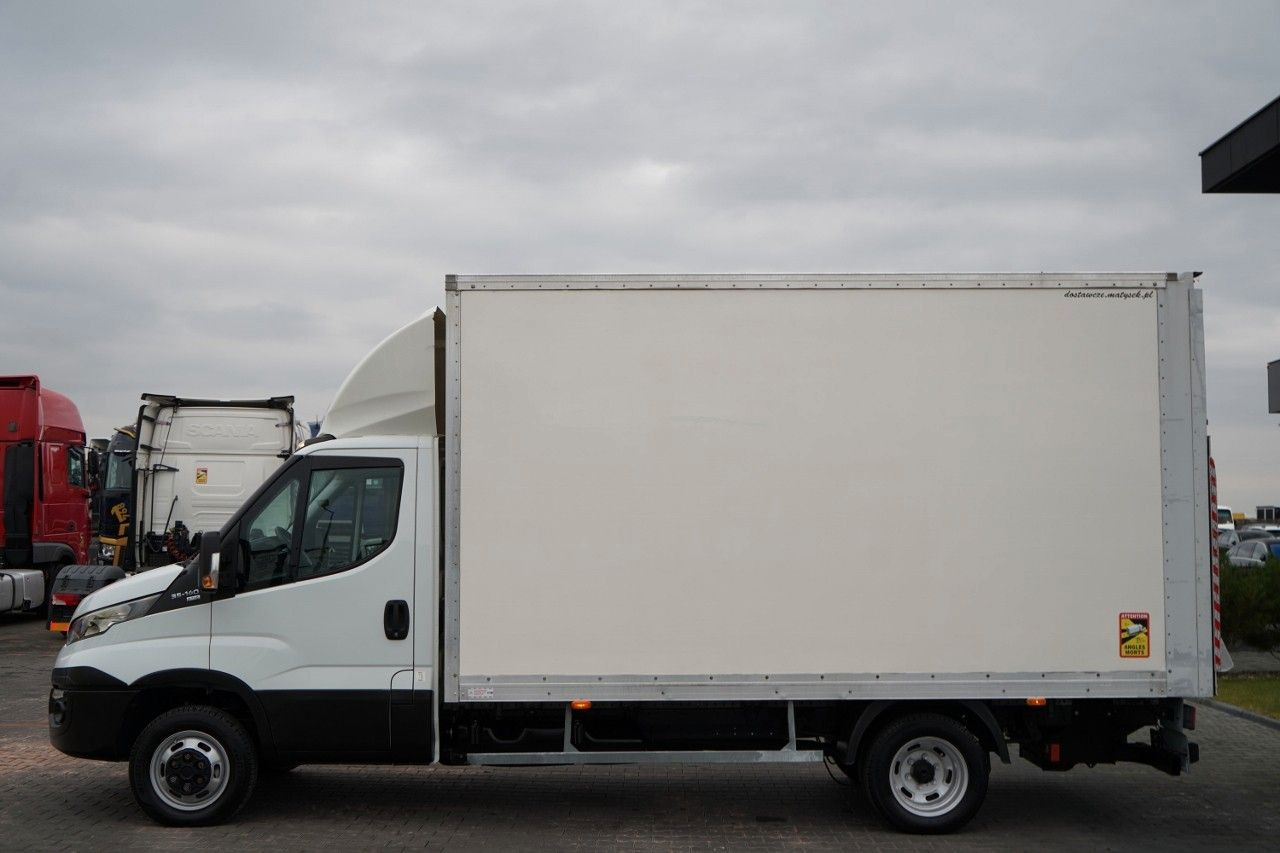 Iveco DAILY 35-140 / KONTENER 4,2 M / WINDA / BLIŹNIAK - الشاحنات الصغيرة المبردة: صور 4 Iveco DAILY 35-140 / KONTENER 4,2 M / WINDA / BLIŹNIAK - الشاحنات الصغيرة المبردة: صور 4