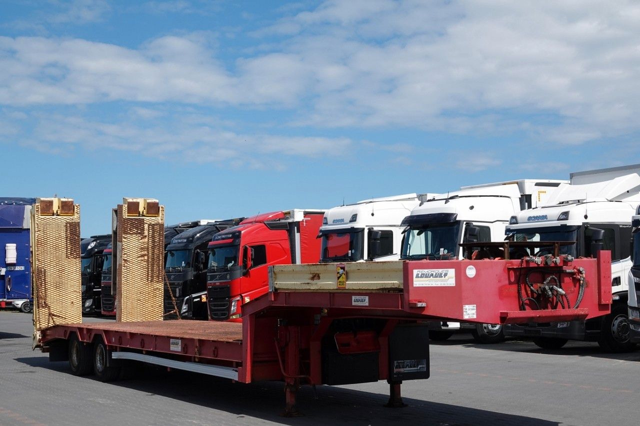 LAWETA NISKOPODWOZIOWA / NAJAZDY HYDRAULICZNE / - عربة مسطحة منخفضة نصف مقطورة: صور 1 LAWETA NISKOPODWOZIOWA / NAJAZDY HYDRAULICZNE / - عربة مسطحة منخفضة نصف مقطورة: صور 1