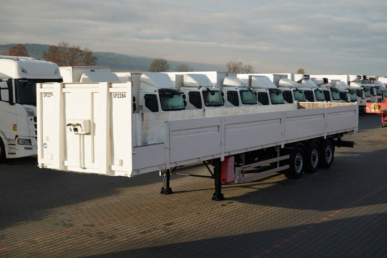 SAMRO NACZEPA / BURTOWA / RYFLOWANA PODŁOGA - مقطورة لنقل المعدات: صور 1 SAMRO NACZEPA / BURTOWA / RYFLOWANA PODŁOGA - مقطورة لنقل المعدات: صور 1