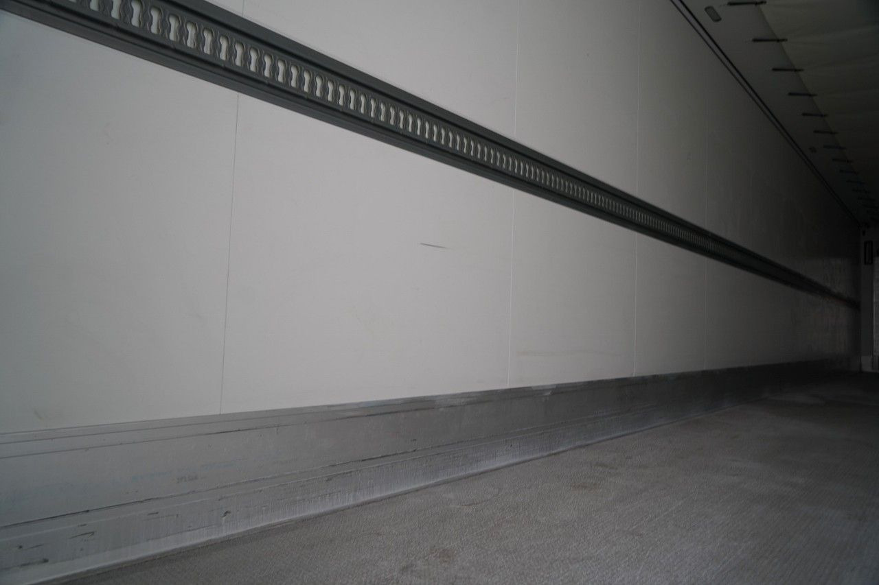 مبردة نصف مقطورة Schmitz Cargobull REFRIGERATED / FLOWER / THERMO KING / SLX 300 /: صور 16 مبردة نصف مقطورة Schmitz Cargobull REFRIGERATED / FLOWER / THERMO KING / SLX 300 /: صور 16