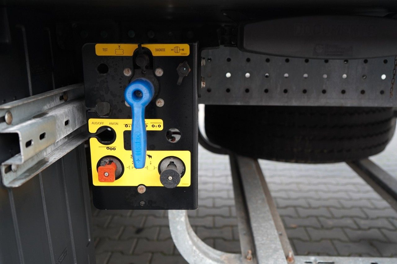 مبردة نصف مقطورة Schmitz Cargobull REFRIGERATED / FLOWER / THERMO KING / SLX 300 /: صور 22 مبردة نصف مقطورة Schmitz Cargobull REFRIGERATED / FLOWER / THERMO KING / SLX 300 /: صور 22