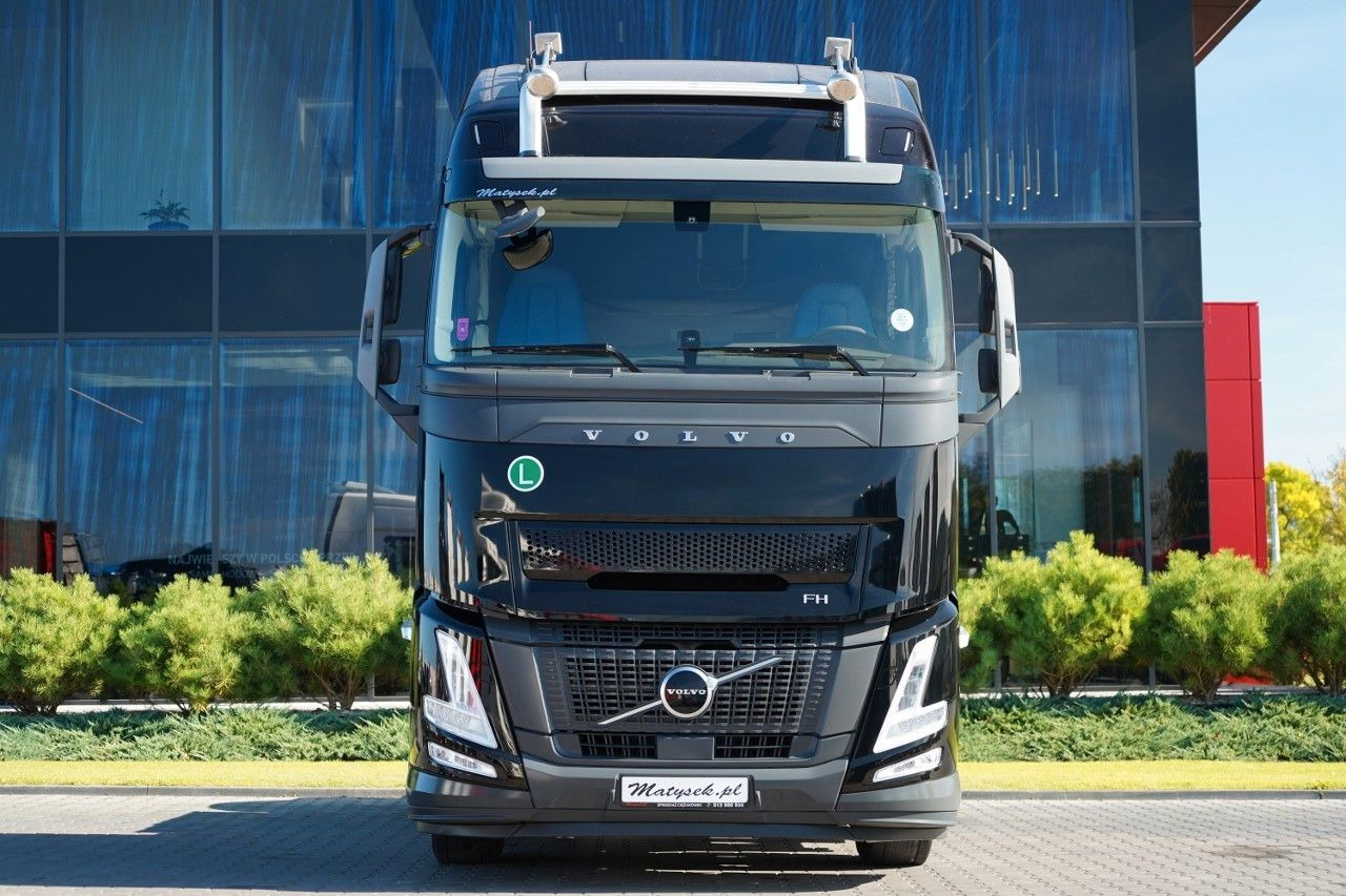 Volvo FH 500 / 2025 ROK / 97 TYS KM / XXL / I-SHIFT - شاحنة جرار: صور 3 Volvo FH 500 / 2025 ROK / 97 TYS KM / XXL / I-SHIFT - شاحنة جرار: صور 3