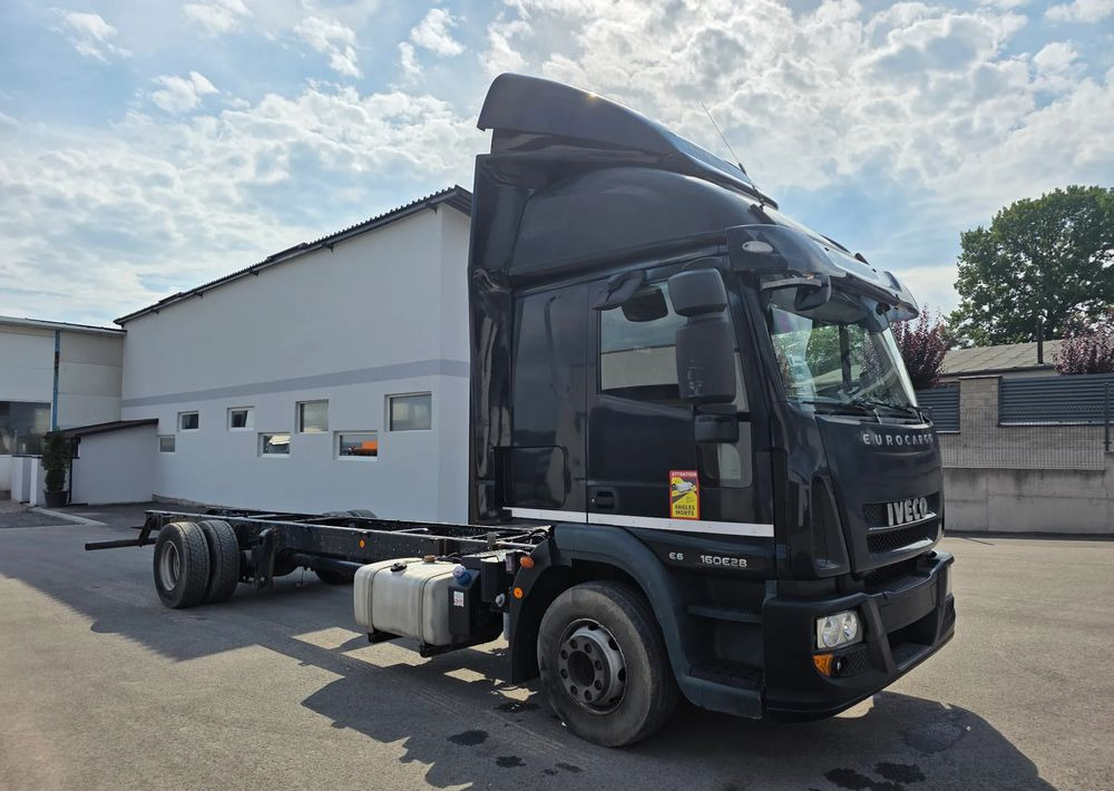 Iveco EUROCARGO 160E28 RAMA DO ZABUDOWY/ LAWETA / MANUAL / - شاحنة ستارة: صور 3 Iveco EUROCARGO 160E28 RAMA DO ZABUDOWY/ LAWETA / MANUAL / - شاحنة ستارة: صور 3