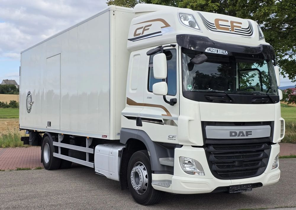 DAF CF 330 / 10.2017 / KONTENER MEBLOWY / IZOTERMA / WINDA / 18 PALET / E6 / NISKI PRZEBIEG / Z NIEMIEC / JAK NOWY / DUŻY SILNIK 10 837cm3// - بصندوق مغلق شاحنة: صور 1 DAF CF 330 / 10.2017 / KONTENER MEBLOWY / IZOTERMA / WINDA / 18 PALET / E6 / NISKI PRZEBIEG / Z NIEMIEC / JAK NOWY / DUŻY SILNIK 10 837cm3// - بصندوق مغلق شاحنة: صور 1