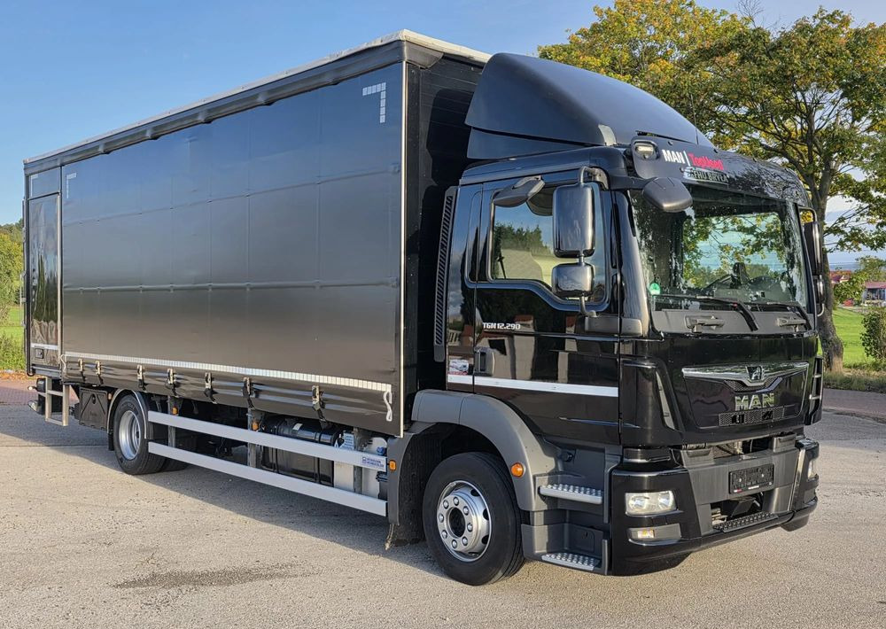 MAN TGM 12.290 / 15.290 / E6/ FIRANKA /BOCZNE DRZWI / BURTO-FIRANKA / 18PALET / WINDA / NISKI PRZEBIEG / 2018/ CAŁY NA PODUSZKACH / SERWISOWANY - شاحنة ستارة: صور 2 MAN TGM 12.290 / 15.290 / E6/ FIRANKA /BOCZNE DRZWI / BURTO-FIRANKA / 18PALET / WINDA / NISKI PRZEBIEG / 2018/ CAŁY NA PODUSZKACH / SERWISOWANY - شاحنة ستارة: صور 2