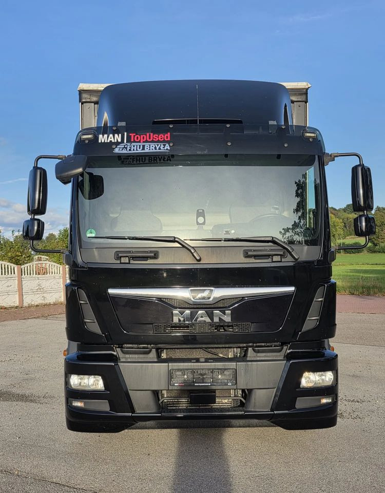 MAN TGM 12.290 / 15.290 / E6/ FIRANKA /BOCZNE DRZWI / BURTO-FIRANKA / 18PALET / WINDA / NISKI PRZEBIEG / 2018/ CAŁY NA PODUSZKACH / SERWISOWANY - شاحنة ستارة: صور 3 MAN TGM 12.290 / 15.290 / E6/ FIRANKA /BOCZNE DRZWI / BURTO-FIRANKA / 18PALET / WINDA / NISKI PRZEBIEG / 2018/ CAŁY NA PODUSZKACH / SERWISOWANY - شاحنة ستارة: صور 3