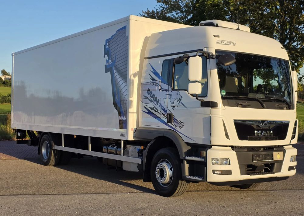 MAN TGM 15.290 / TGL / KONTENER / IZOTERMA / WINDA / KLIMA POSTOJOWA / 2019R / EURO 6 / PEŁEN SERWIS / 8200KG ŁADOWNOŚĆ / SPROWADZONY / ZADBANY / JAK NOWY / KSIĄŻKA SERWISOWA / E6 / 18 PALET - بصندوق مغلق شاحنة: صور 2 MAN TGM 15.290 / TGL / KONTENER / IZOTERMA / WINDA / KLIMA POSTOJOWA / 2019R / EURO 6 / PEŁEN SERWIS / 8200KG ŁADOWNOŚĆ / SPROWADZONY / ZADBANY / JAK NOWY / KSIĄŻKA SERWISOWA / E6 / 18 PALET - بصندوق مغلق شاحنة: صور 2