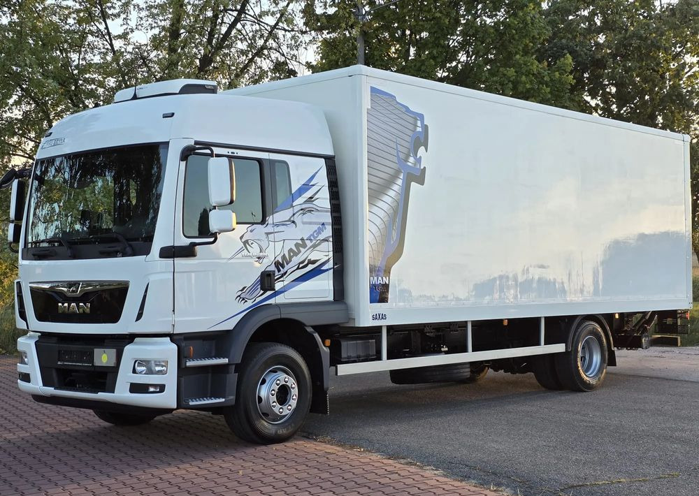 MAN TGM 15.290 / TGL / KONTENER / IZOTERMA / WINDA / KLIMA POSTOJOWA / 2019R / EURO 6 / PEŁEN SERWIS / 8200KG ŁADOWNOŚĆ / SPROWADZONY / ZADBANY / JAK NOWY / KSIĄŻKA SERWISOWA / E6 / 18 PALET - بصندوق مغلق شاحنة: صور 1 MAN TGM 15.290 / TGL / KONTENER / IZOTERMA / WINDA / KLIMA POSTOJOWA / 2019R / EURO 6 / PEŁEN SERWIS / 8200KG ŁADOWNOŚĆ / SPROWADZONY / ZADBANY / JAK NOWY / KSIĄŻKA SERWISOWA / E6 / 18 PALET - بصندوق مغلق شاحنة: صور 1