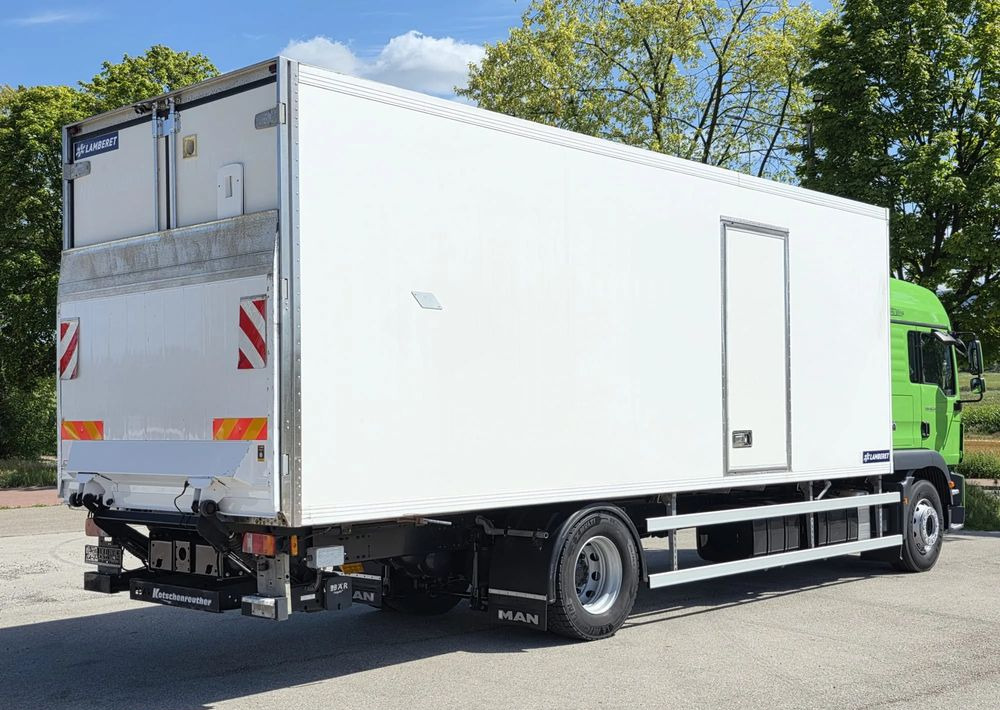 MAN TGM 18.340 / 18.290 / 15.290 / IZOTERMA / WINDA / 19PALET /E6 / SPROWADZONY / AUTOMAT / SYPIALKA / PIERWSZY WŁAŚCICIEL / BOCZNE DRZWI / STAN BARDZO DOBRY - مبردة شاحنة: صور 4 MAN TGM 18.340 / 18.290 / 15.290 / IZOTERMA / WINDA / 19PALET /E6 / SPROWADZONY / AUTOMAT / SYPIALKA / PIERWSZY WŁAŚCICIEL / BOCZNE DRZWI / STAN BARDZO DOBRY - مبردة شاحنة: صور 4