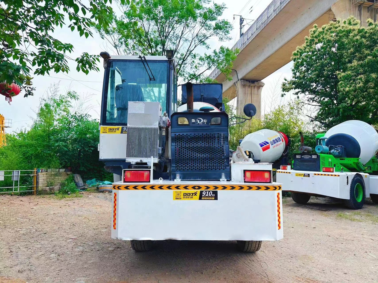 DEYI 2 cubic concrete mixer - شاحنة خلاطة خرسانة: صور 5 DEYI 2 cubic concrete mixer - شاحنة خلاطة خرسانة: صور 5