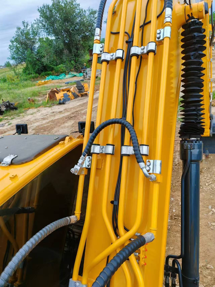 Hyundai Hyundai 220 LC-9 S - حفارات زحافة: صور 3 Hyundai Hyundai 220 LC-9 S - حفارات زحافة: صور 3