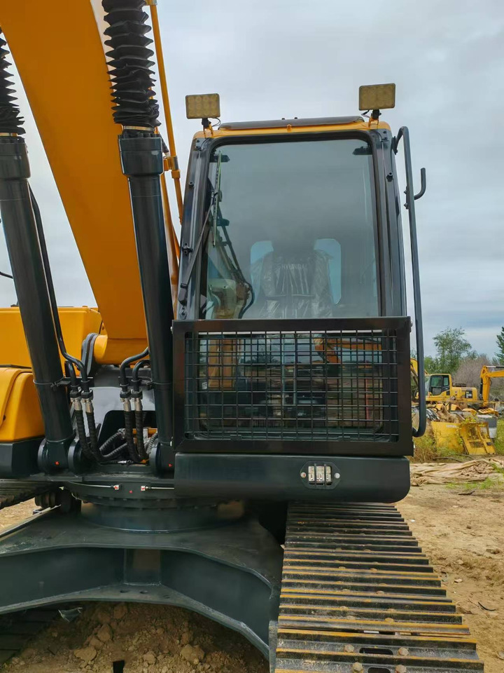 Hyundai Hyundai 220 LC-9 S - حفارات زحافة: صور 5 Hyundai Hyundai 220 LC-9 S - حفارات زحافة: صور 5