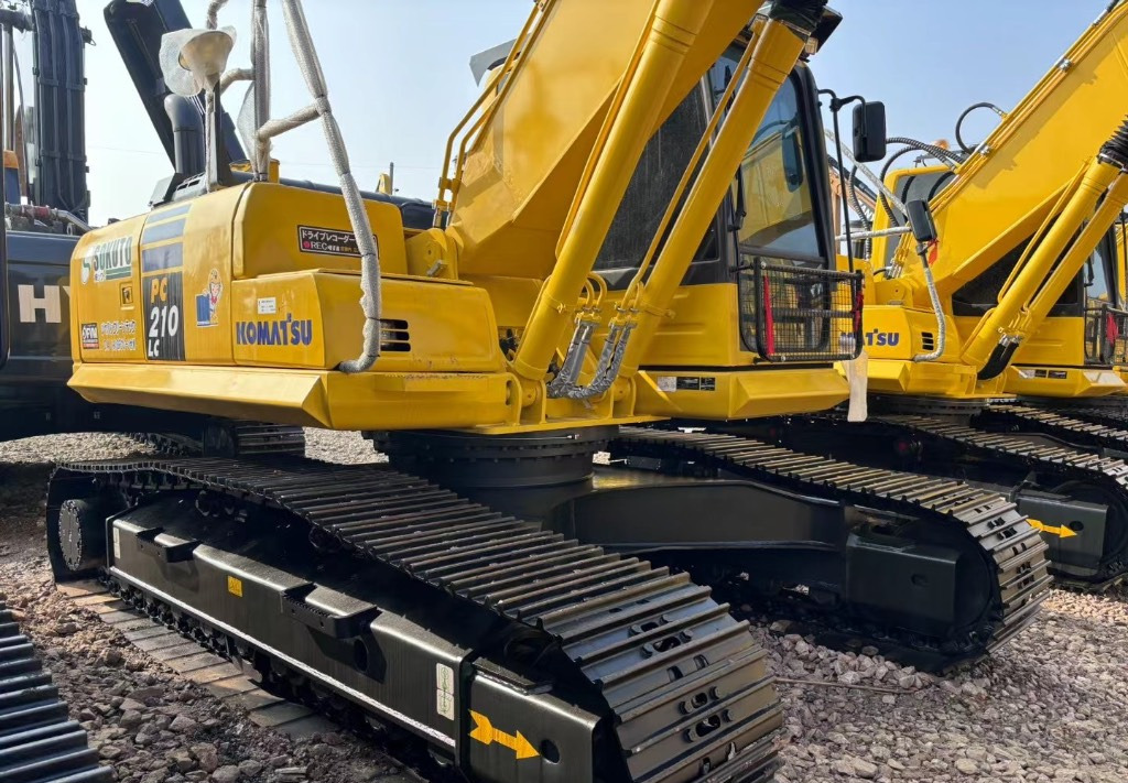 Komatsu PC 210 LC-8 - حفارات زحافة: صور 2 Komatsu PC 210 LC-8 - حفارات زحافة: صور 2