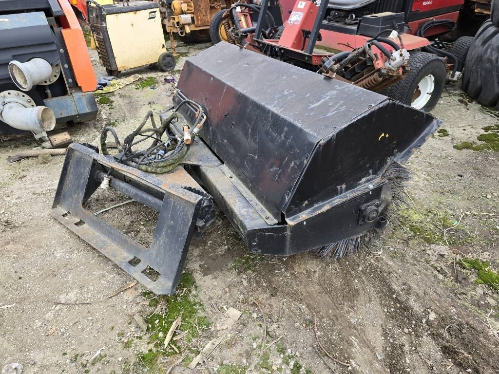 Bobcat Bobcat - مكنسة - آلات البناء: صور 2 Bobcat Bobcat - مكنسة - آلات البناء: صور 2