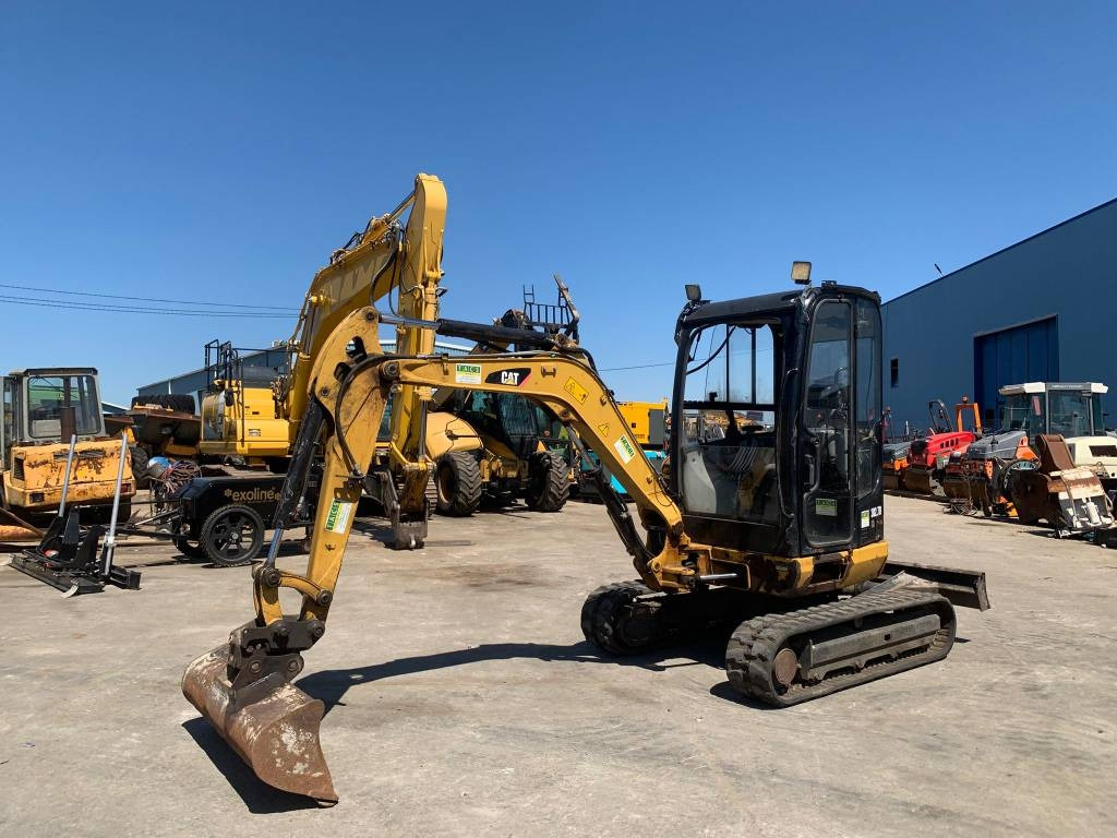 CAT 302.7 CR - حفارة مصغرة: صور 1 CAT 302.7 CR - حفارة مصغرة: صور 1