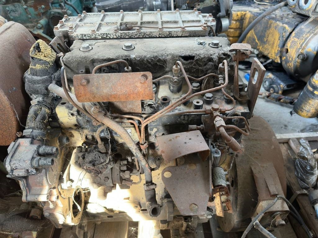 CAT 3054 ENGINE - المحرك - آلات البناء: صور 1 CAT 3054 ENGINE - المحرك - آلات البناء: صور 1