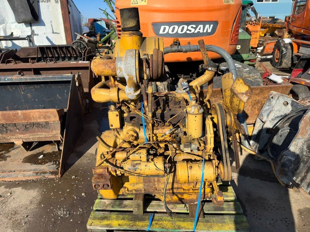 CAT 64J936 - المحرك - آلات البناء: صور 2 CAT 64J936 - المحرك - آلات البناء: صور 2