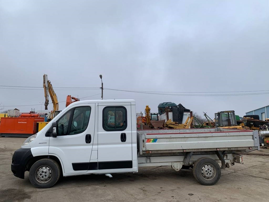 Fiat Ducato - الشاحنات الصغيرة المسطحة, الشاحنات الصغيرة كابينة مزدوجة: صور 3 Fiat Ducato - الشاحنات الصغيرة المسطحة, الشاحنات الصغيرة كابينة مزدوجة: صور 3