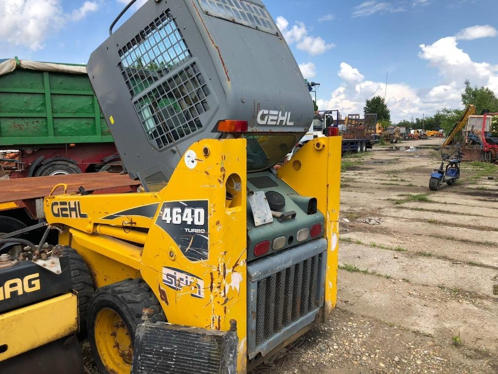 Gehl 4640 FOR PARTS - شيول صغير: صور 2 Gehl 4640 FOR PARTS - شيول صغير: صور 2