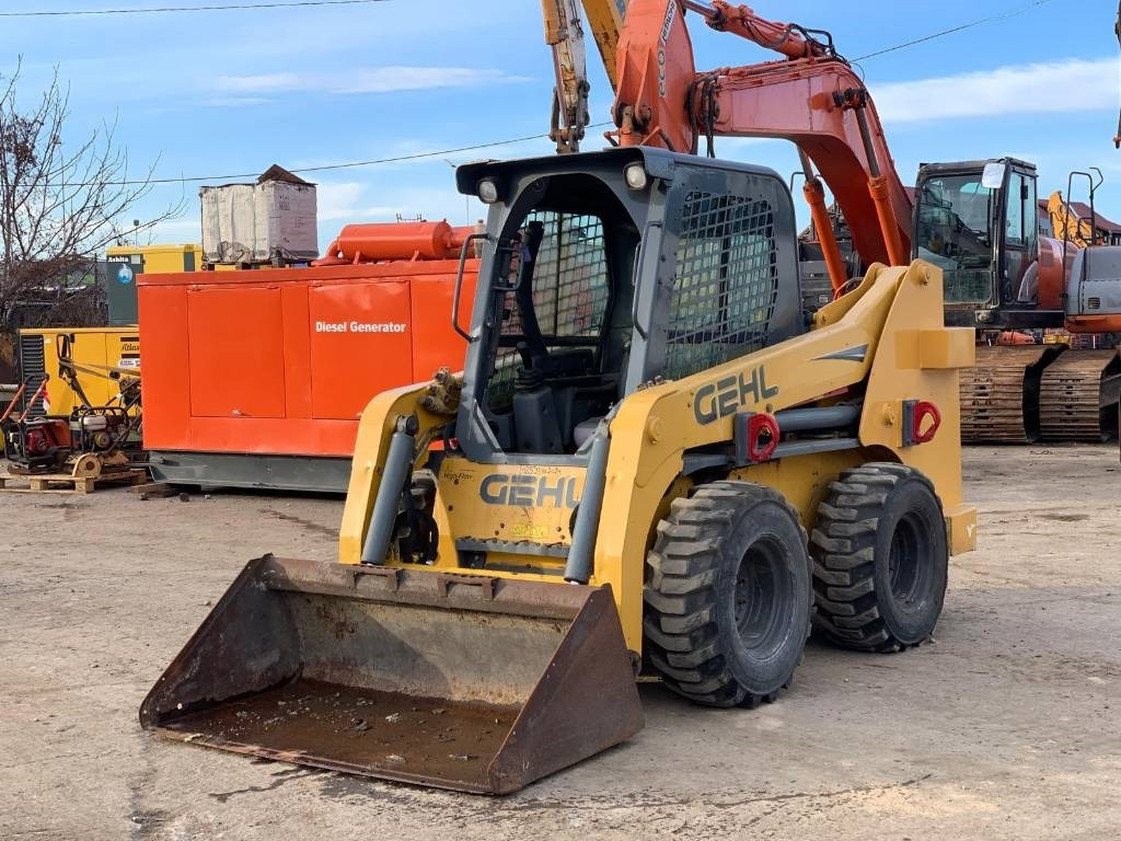 Gehl R 260 - شيول صغير: صور 1 Gehl R 260 - شيول صغير: صور 1