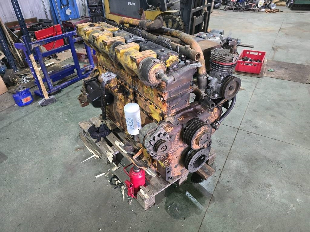 Hanomag 6 Cylinder ENGINE - المحرك - آلات البناء: صور 2 Hanomag 6 Cylinder ENGINE - المحرك - آلات البناء: صور 2