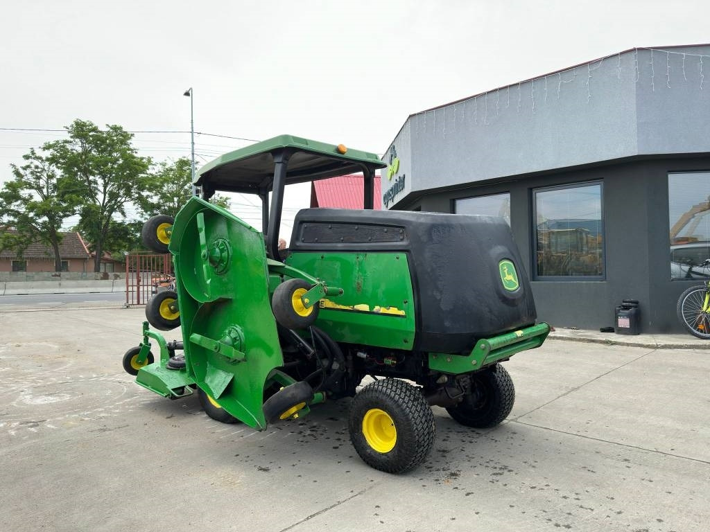 John Deere 1600 Turbo - جزازة المروج: صور 3 John Deere 1600 Turbo - جزازة المروج: صور 3