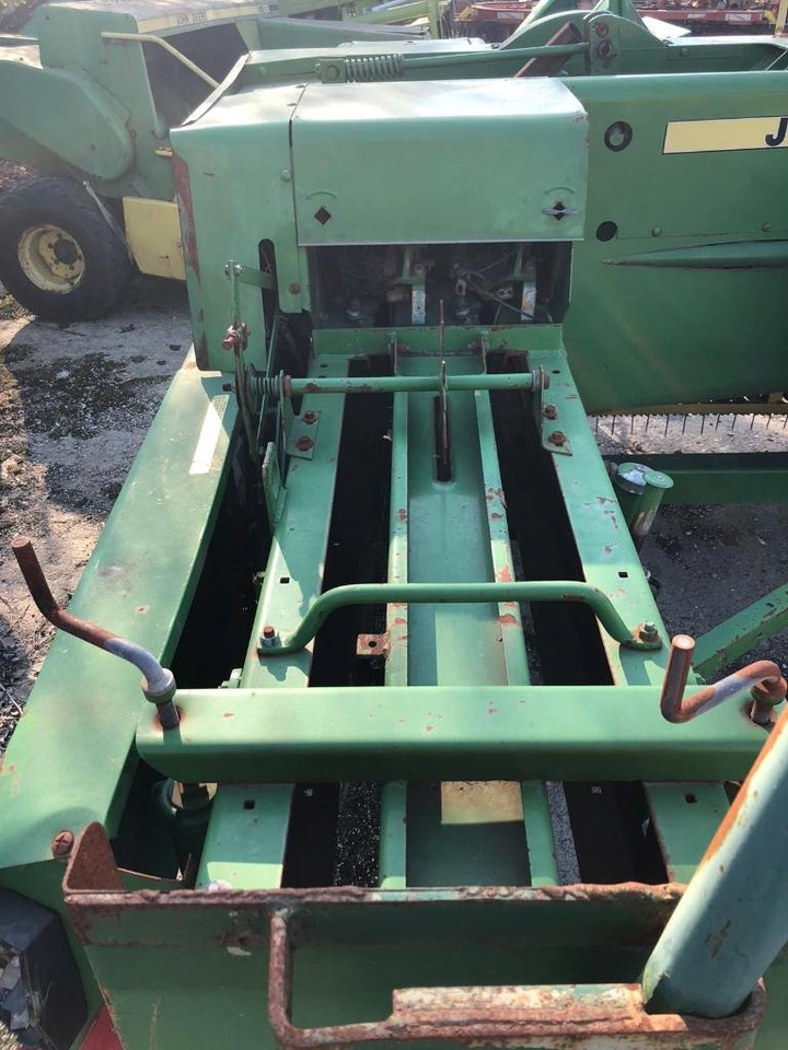 John Deere 459 - مكبس البالات المستطيله: صور 4 John Deere 459 - مكبس البالات المستطيله: صور 4