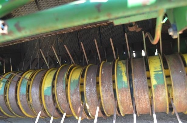 John Deere 592 - مكبس القش الدائري: صور 4 John Deere 592 - مكبس القش الدائري: صور 4