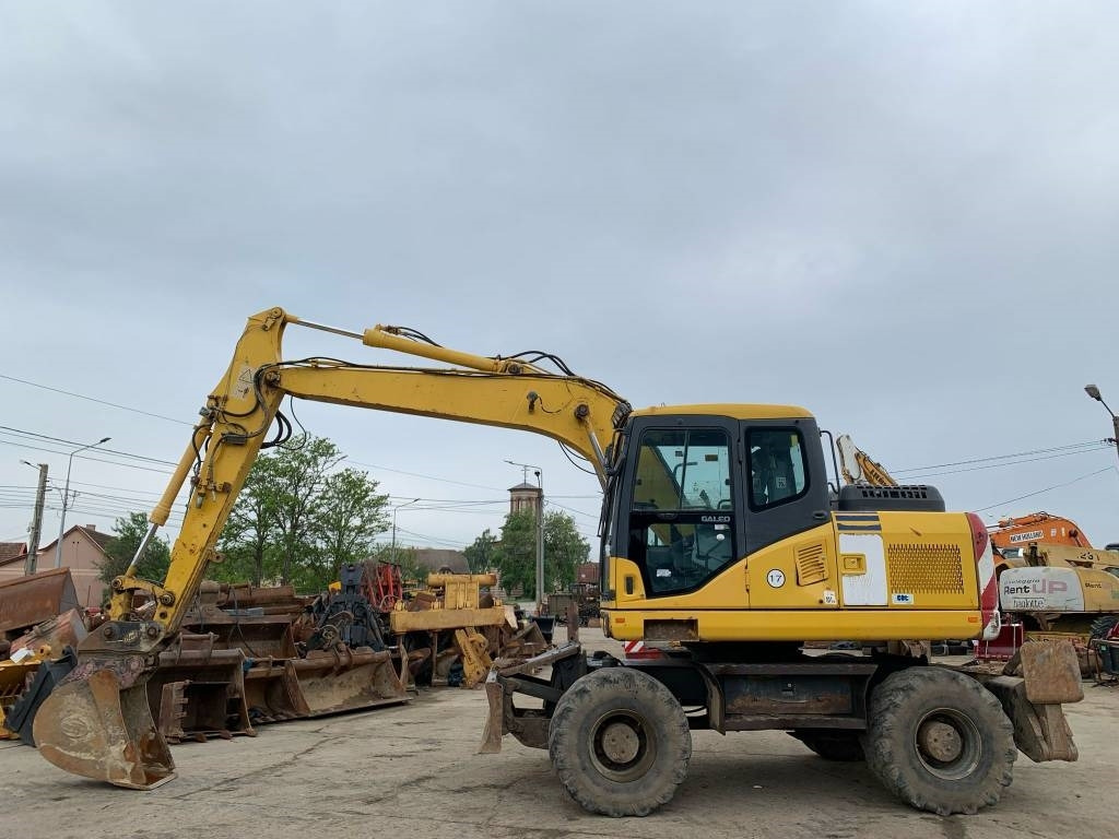 Komatsu PW 140-7 - حفارة على عجلات: صور 2 Komatsu PW 140-7 - حفارة على عجلات: صور 2