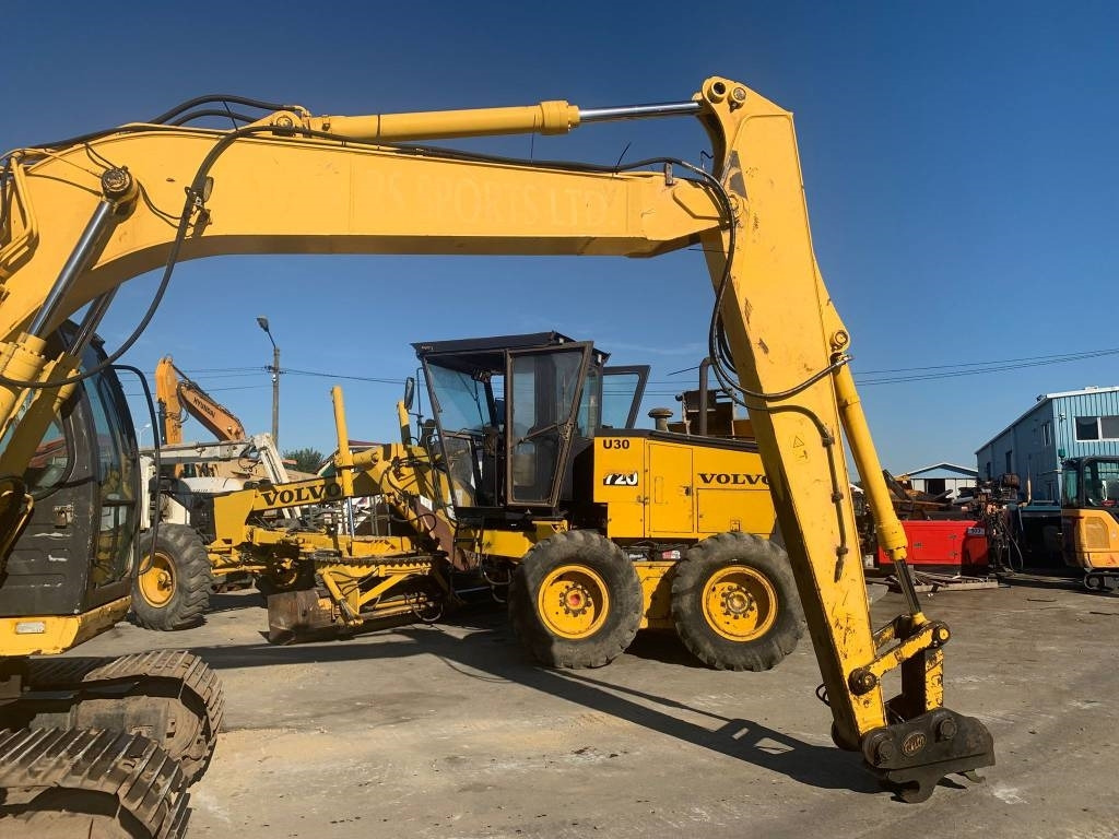 New Holland E 135 SR - حفارات زحافة: صور 4 New Holland E 135 SR - حفارات زحافة: صور 4