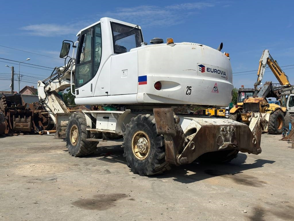 New Holland MH Plus - حفارة على عجلات: صور 5 New Holland MH Plus - حفارة على عجلات: صور 5