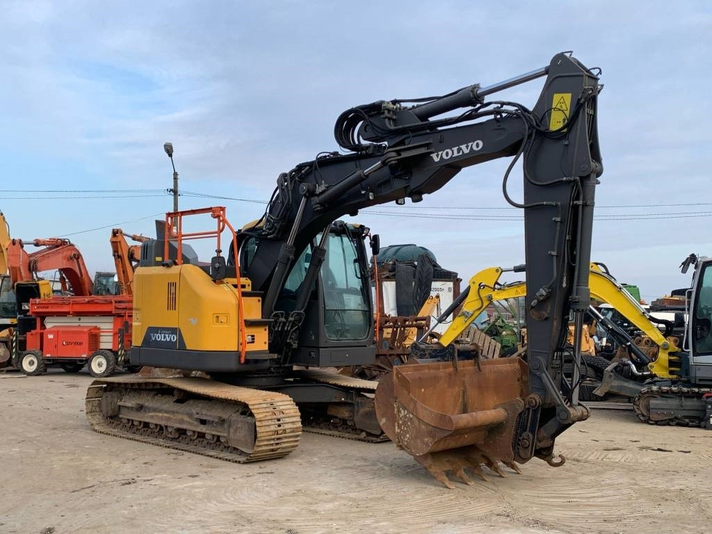 Volvo ECR145EL - حفارات زحافة: صور 5 Volvo ECR145EL - حفارات زحافة: صور 5