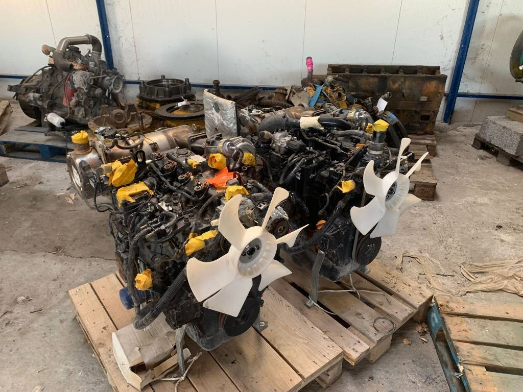 Yanmar 4TNV98CT  - المحرك - آلات البناء: صور 1 Yanmar 4TNV98CT  - المحرك - آلات البناء: صور 1