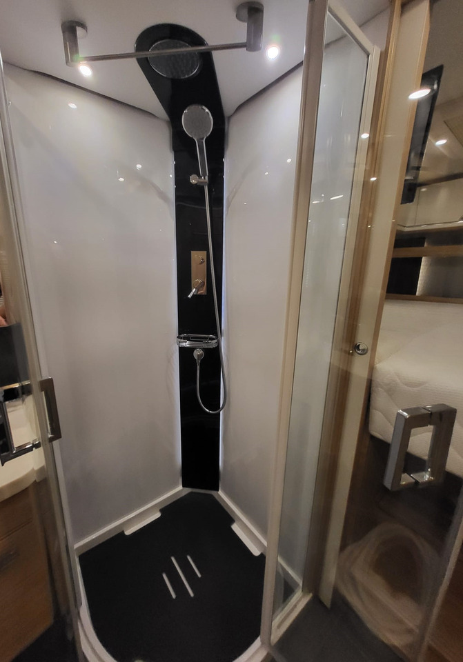 موتر هوم متكامل NIESMANN + BISCHOFF 920: صور 21 موتر هوم متكامل NIESMANN + BISCHOFF 920: صور 21