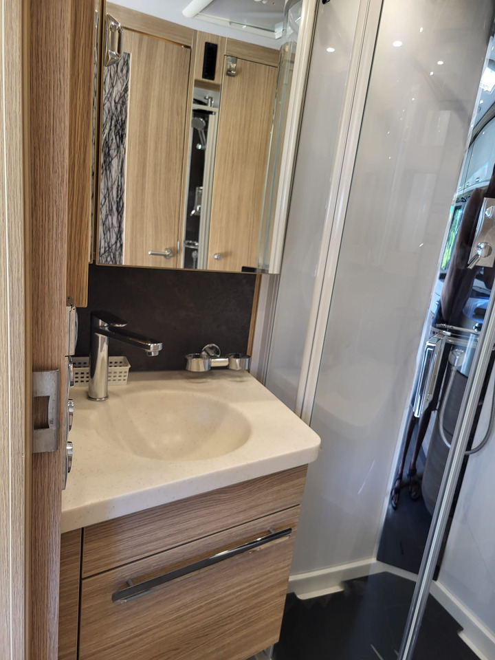 موتر هوم متكامل NIESMANN + BISCHOFF 920: صور 24 موتر هوم متكامل NIESMANN + BISCHOFF 920: صور 24