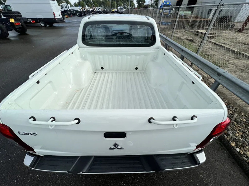 Mitsubishi L200 4x4 - 8 UNITS in WHITE 2.5 D GL Double Cab - EURO 2 - NEW!! Ready for work!!!** - شاحنة البيك أب, الشاحنات الصغيرة كابينة مزدوجة: صور 4 Mitsubishi L200 4x4 - 8 UNITS in WHITE 2.5 D GL Double Cab - EURO 2 - NEW!! Ready for work!!!** - شاحنة البيك أب, الشاحنات الصغيرة كابينة مزدوجة: صور 4