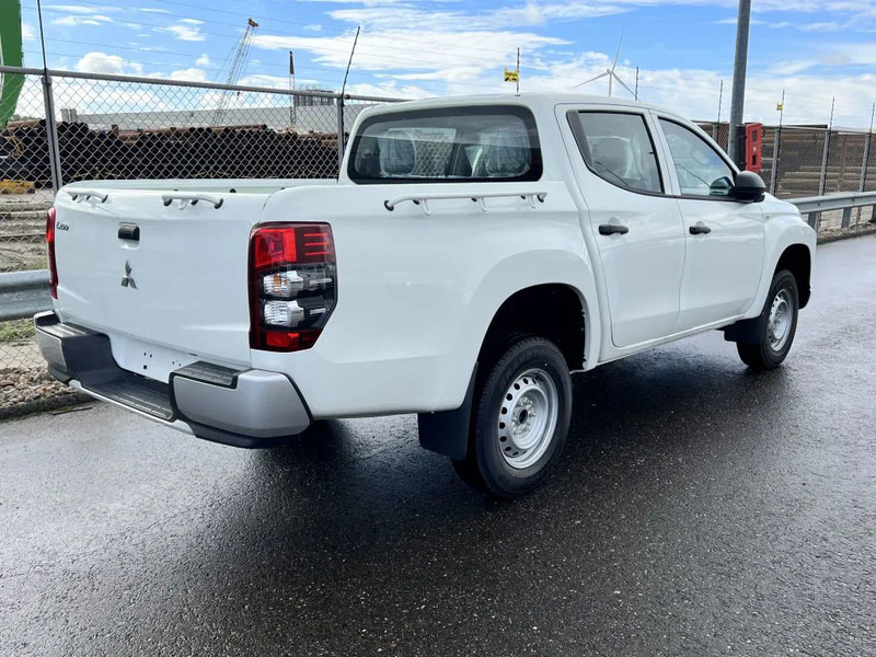 Mitsubishi L200 4x4 - 8 UNITS in WHITE 2.5 D GL Double Cab - EURO 2 - NEW!! Ready for work!!!** - شاحنة البيك أب, الشاحنات الصغيرة كابينة مزدوجة: صور 5 Mitsubishi L200 4x4 - 8 UNITS in WHITE 2.5 D GL Double Cab - EURO 2 - NEW!! Ready for work!!!** - شاحنة البيك أب, الشاحنات الصغيرة كابينة مزدوجة: صور 5
