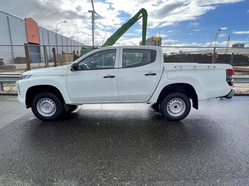 Mitsubishi L200 4x4 - 8 UNITS in WHITE 2.5 D GL Double Cab - EURO 2 - NEW!! Ready for work!!!** - شاحنة البيك أب, الشاحنات الصغيرة كابينة مزدوجة: صور 1 Mitsubishi L200 4x4 - 8 UNITS in WHITE 2.5 D GL Double Cab - EURO 2 - NEW!! Ready for work!!!** - شاحنة البيك أب, الشاحنات الصغيرة كابينة مزدوجة: صور 1