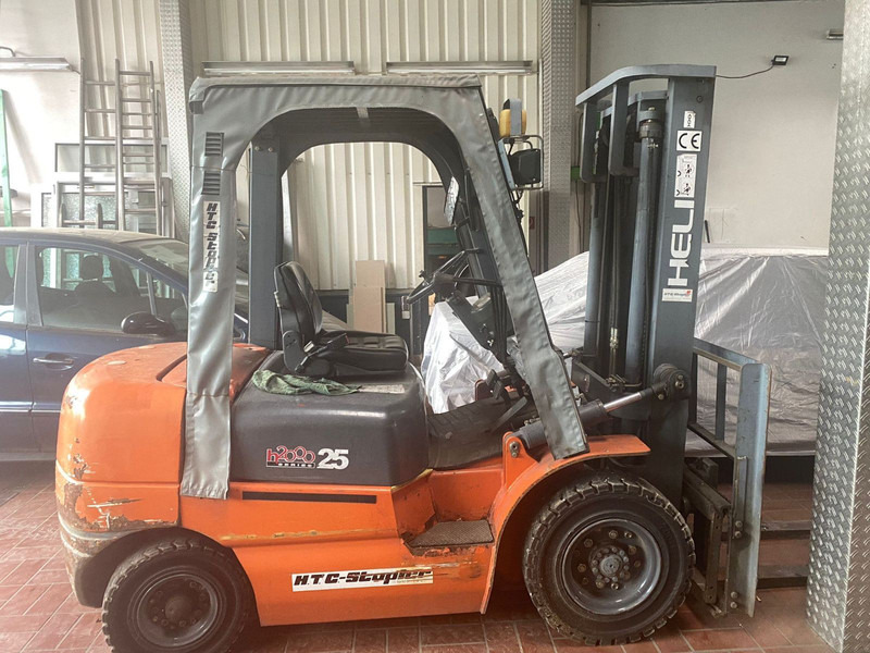 Hyundai D25 - رافعة شوكية ديزل: صور 1 Hyundai D25 - رافعة شوكية ديزل: صور 1